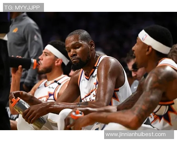 黄蜂主帅称三球只关注得分影响名声但他展现出更多活力与潜力 黄蜂主帅称三球只关注得分影响名声但他展现出更多活力与潜力