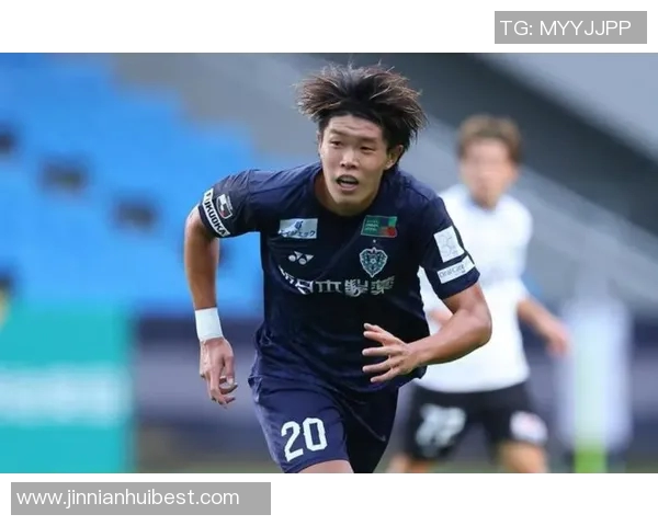 圣保利正式签约福冈黄蜂26岁日本中卫安藤智哉加盟公告