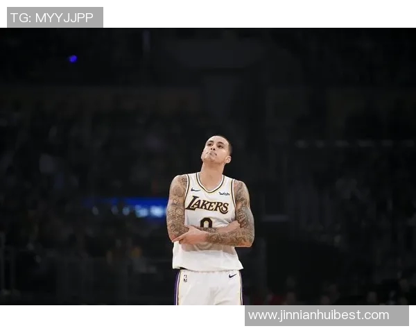 库兹马半场表现出色7投4中贡献11分2篮板2助攻展现强大实力