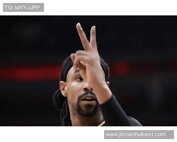 奎因昨日表现抢眼贡献12分8板7助4断小乔丹鼓励他勇敢接受采访表扬 奎因昨日表现抢眼贡献12分8板7助4断小乔丹鼓励他勇敢接受采访表扬