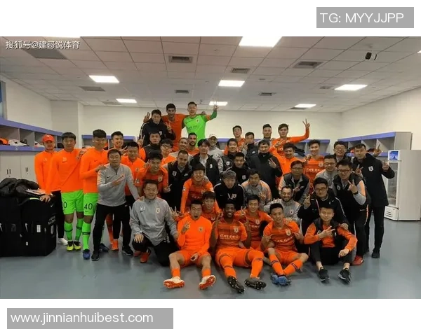 泰山队新任代理主教练确定为助教唐田将与谢文共同出席发布会